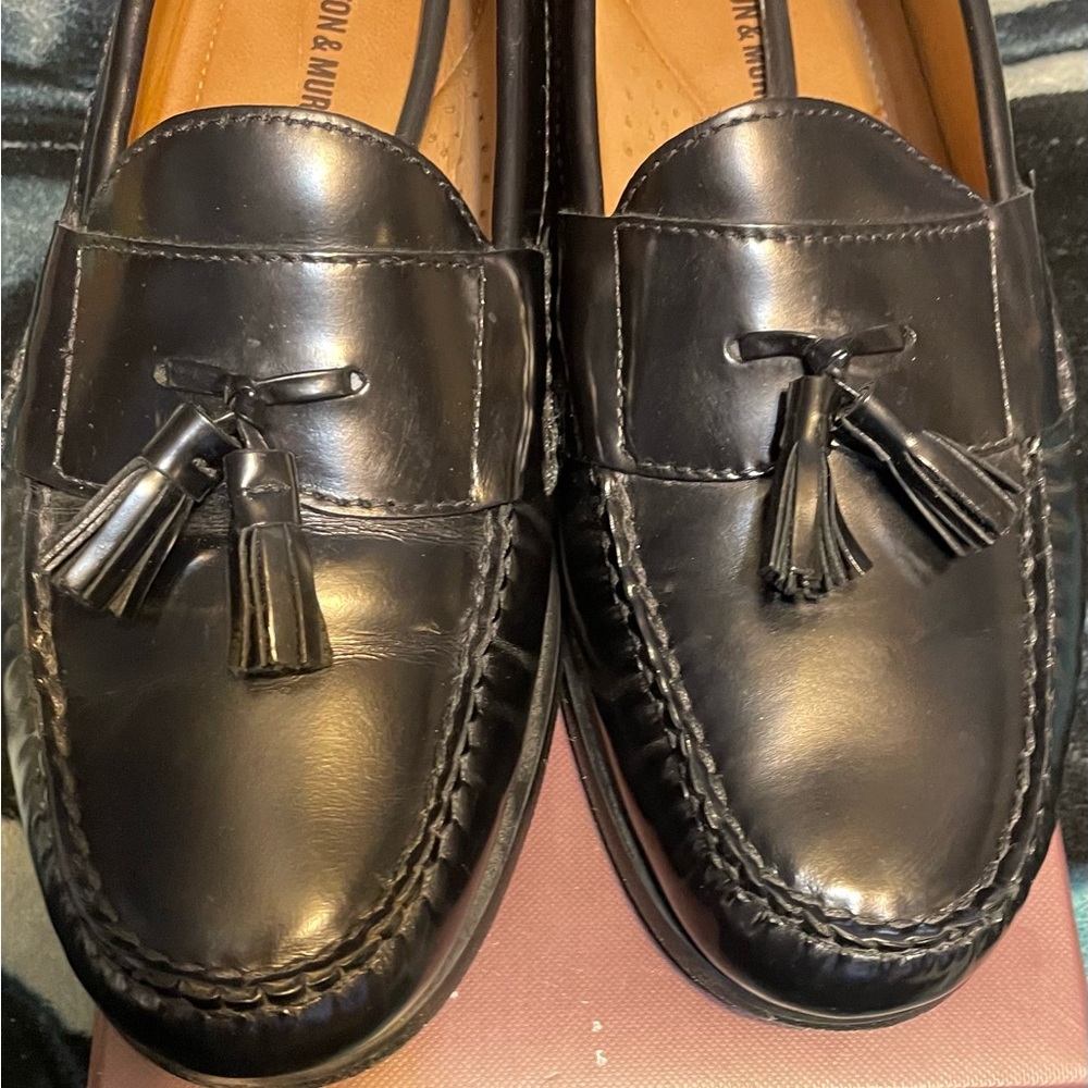 Johnston and Murphy Mens pinch tassel loafers, black size 9 1/2